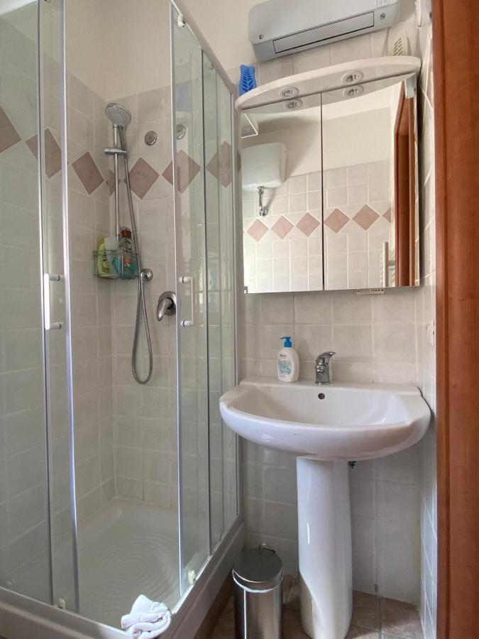 The House Fiera Di Roma Aeroporto Fiumicino Apartman Ponte Galeria Kültér fotó