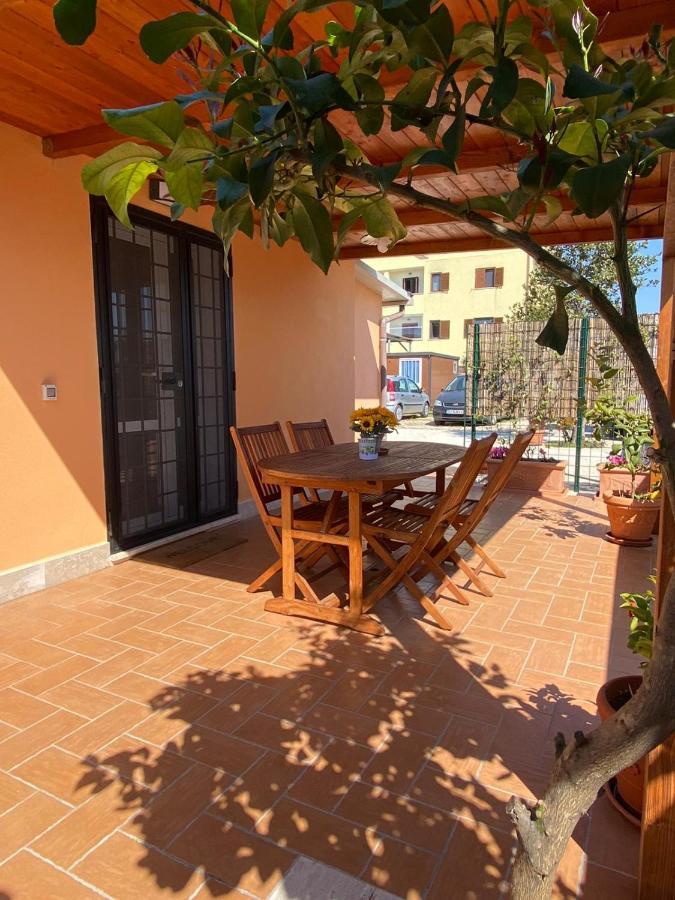 The House Fiera Di Roma Aeroporto Fiumicino Apartman Ponte Galeria Kültér fotó
