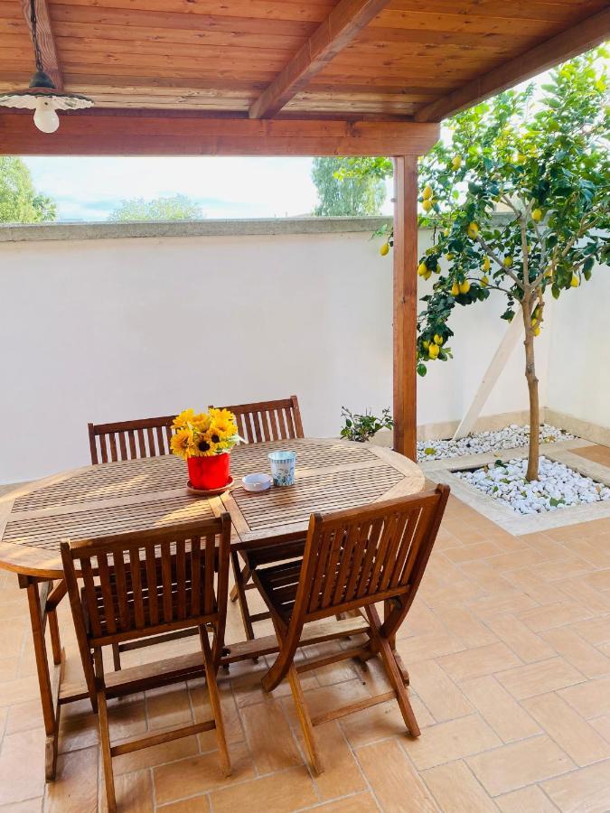 The House Fiera Di Roma Aeroporto Fiumicino Apartman Ponte Galeria Kültér fotó