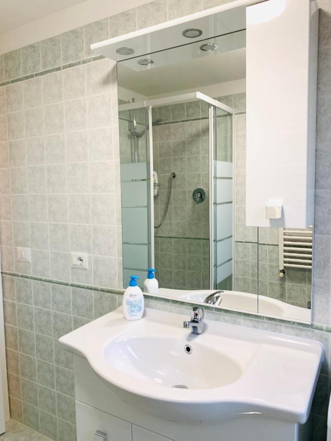 The House Fiera Di Roma Aeroporto Fiumicino Apartman Ponte Galeria Kültér fotó