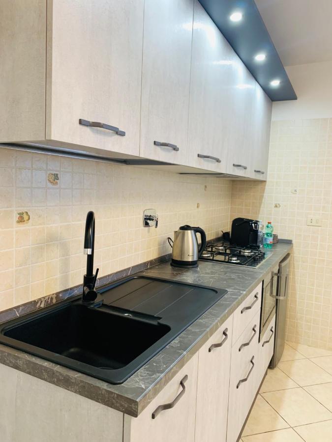 The House Fiera Di Roma Aeroporto Fiumicino Apartman Ponte Galeria Kültér fotó