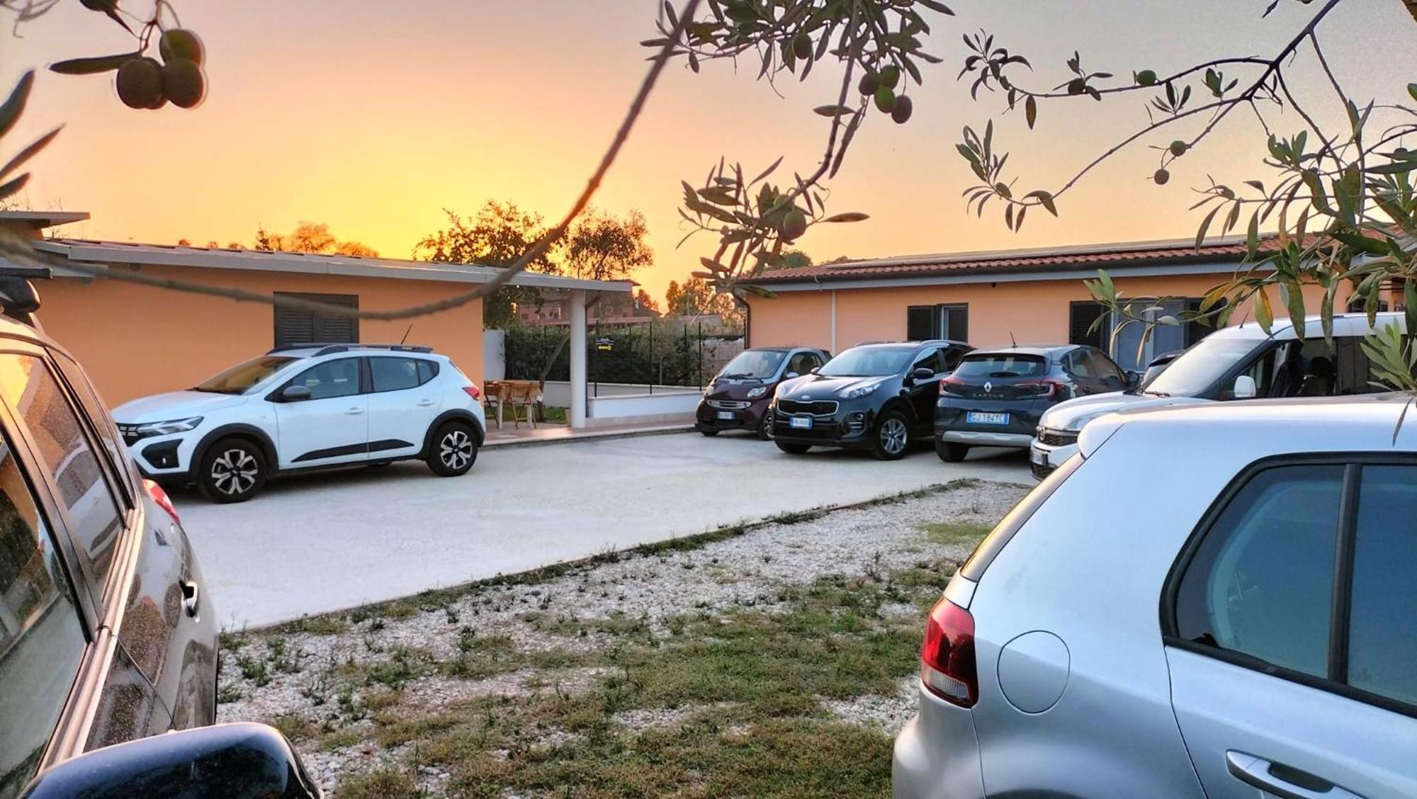 The House Fiera Di Roma Aeroporto Fiumicino Apartman Ponte Galeria Kültér fotó