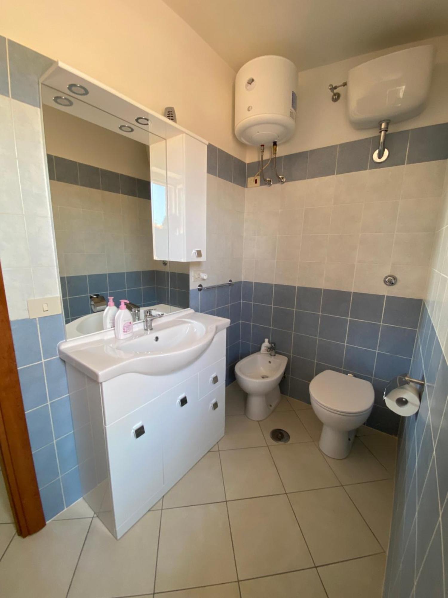 The House Fiera Di Roma Aeroporto Fiumicino Apartman Ponte Galeria Kültér fotó